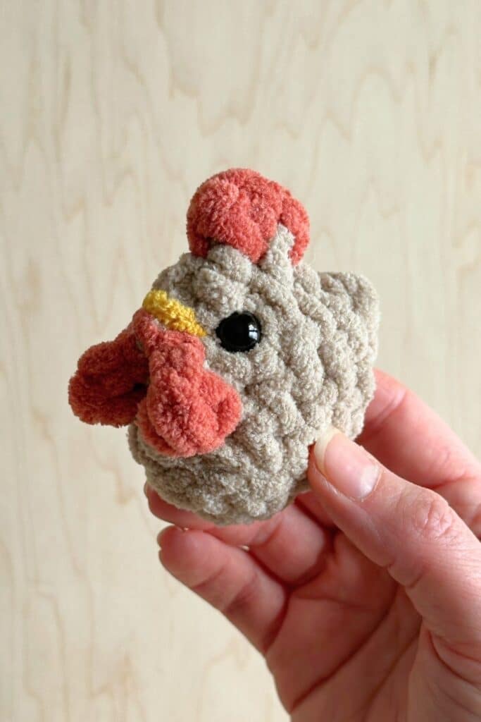 Close up view of the rooster's finished crochet comb.
