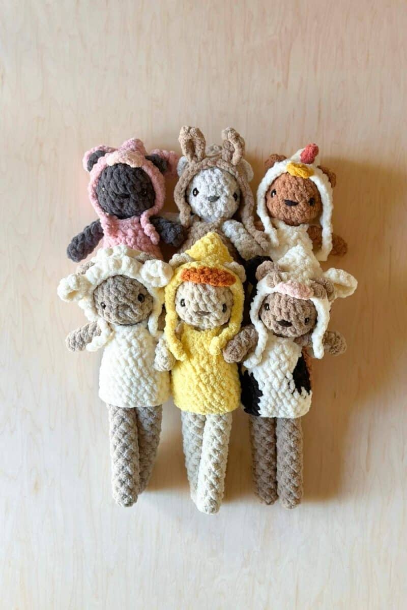 6 crochet bears wearing difference crochet farm animals costumes.