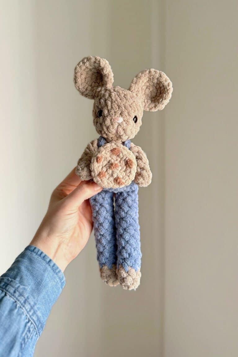Free Crochet Cookie Pattern for Brie Mouse