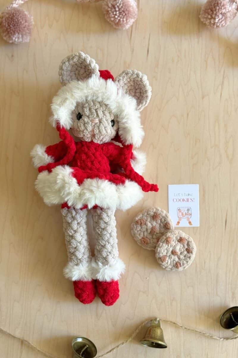 A crochet Christmas mouse with decorations, two crochet chocolate chip cookies and a printed "Let's bake cookies" tag.