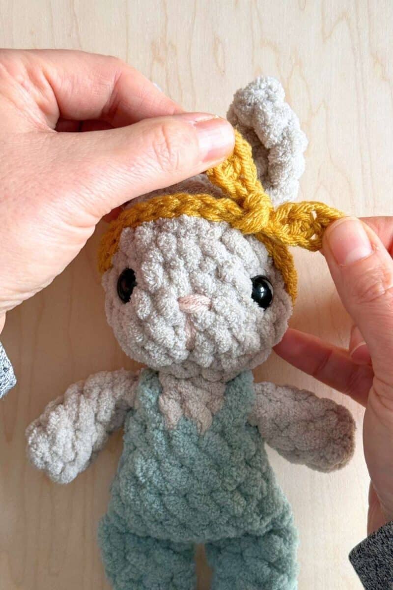 Last step of knotting the headband.