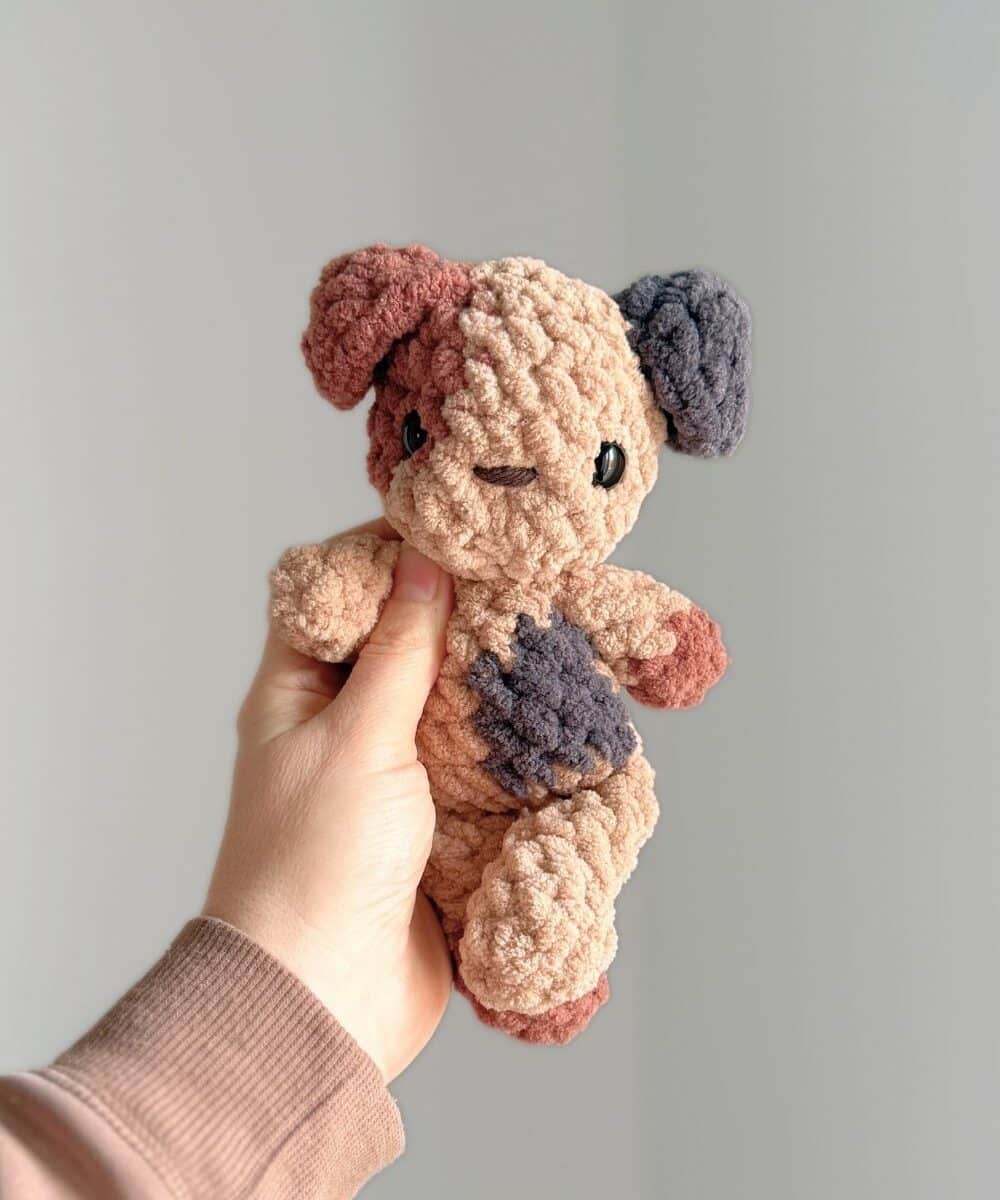 A brown spotted crochet puppy.