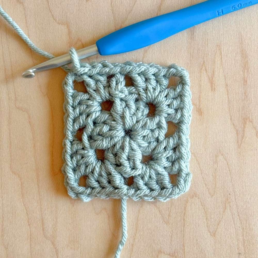Process photo of 2nd round of blanket showing slip stitches.