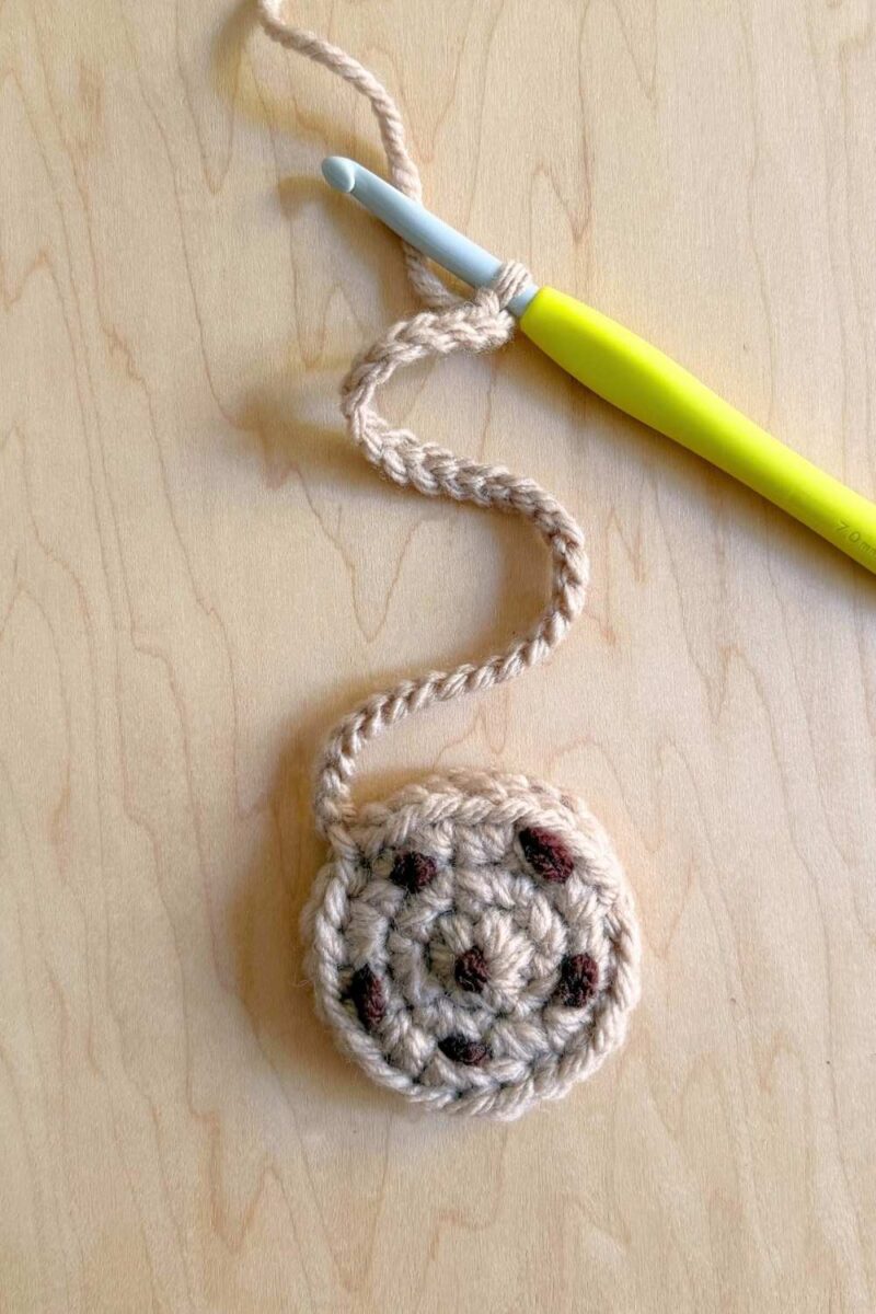 A photo showing the chain created to make the strap on the cookie purse.